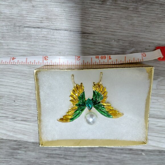 Yellow Green Butterfly Pearl Brooch - Picture 6 of 6